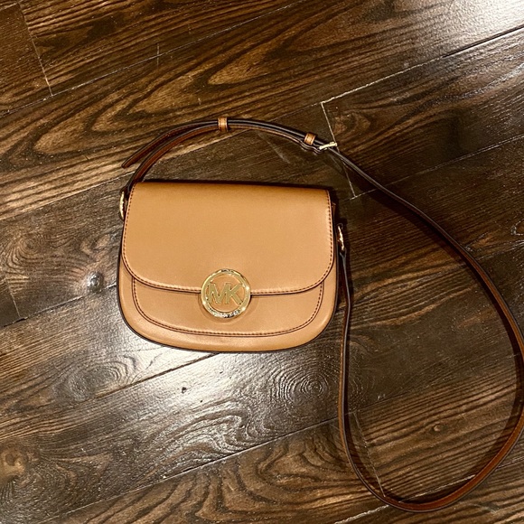 NEW w/ TAGS Michael Kors Saddle Crossbody “Lillie” Leather Bag - Picture 4 of 9